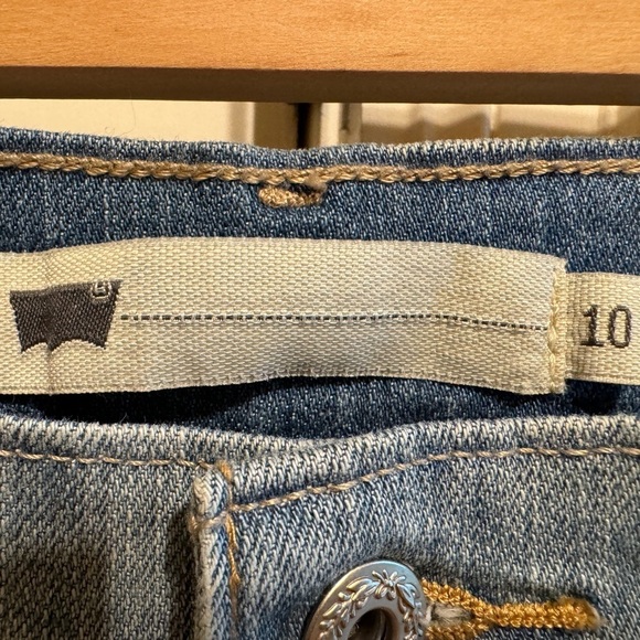 Levi’s Women’s Denim Jean Shorts Sz 10 - Picture 4 of 10